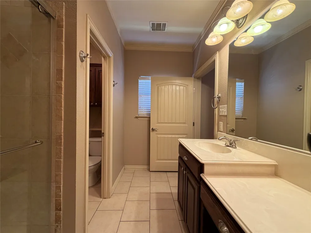 5107 Chesterfield Place Arlington, TX 76017