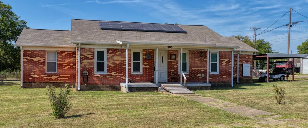 200 E Crossmain Milford, TX 76670