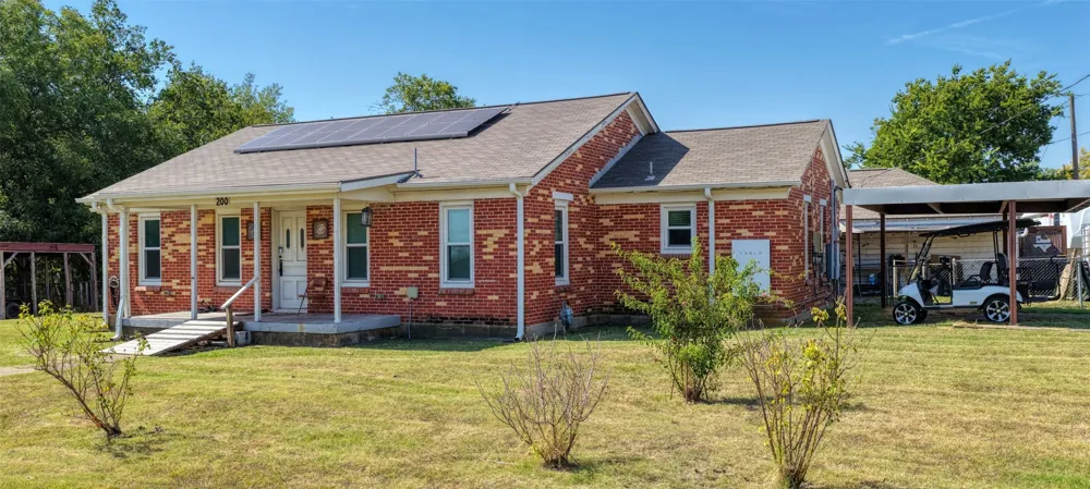 200 E Crossmain Milford, TX 76670
