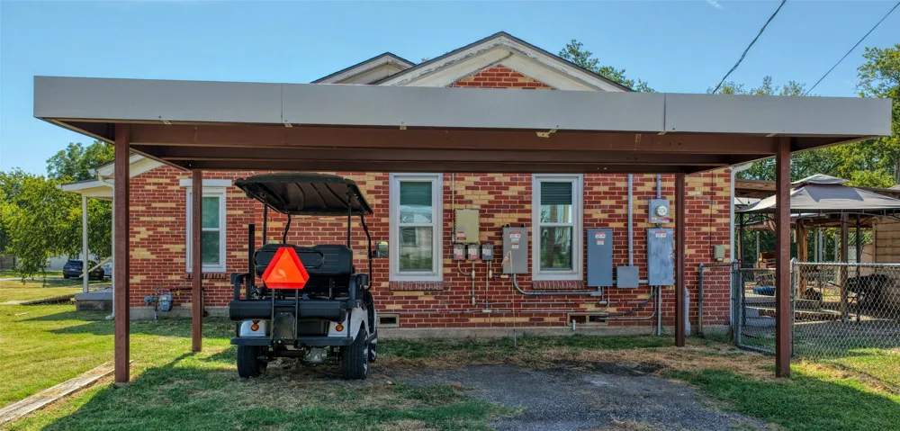200 E Crossmain Milford, TX 76670