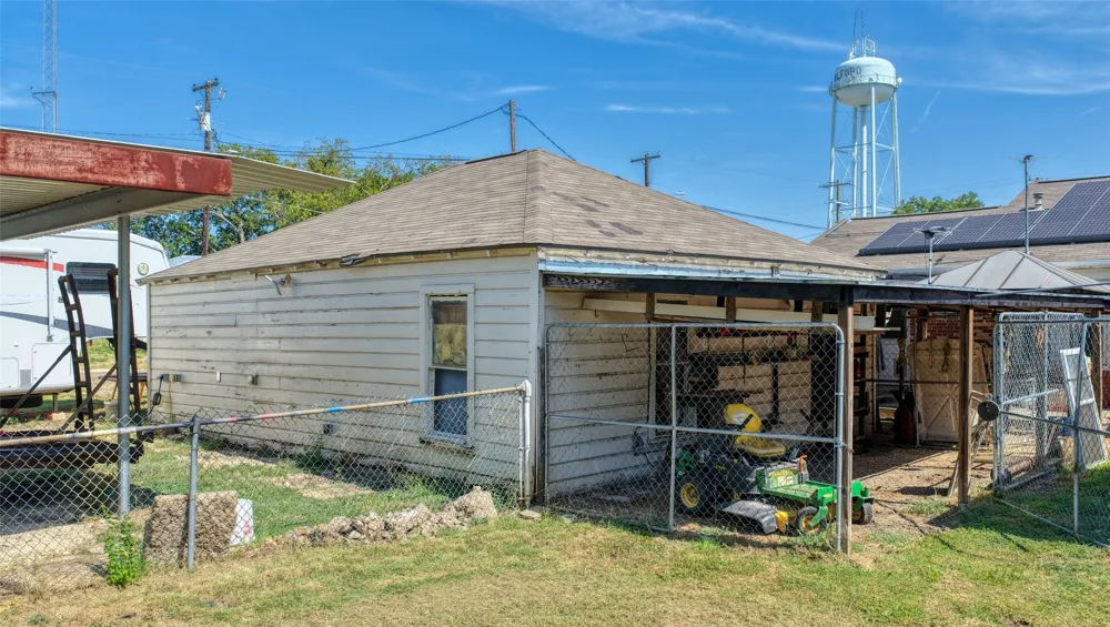 200 E Crossmain Milford, TX 76670
