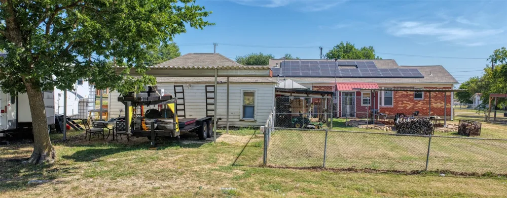 200 E Crossmain Milford, TX 76670