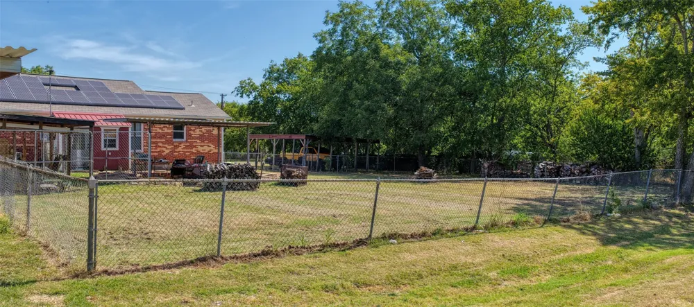 200 E Crossmain Milford, TX 76670