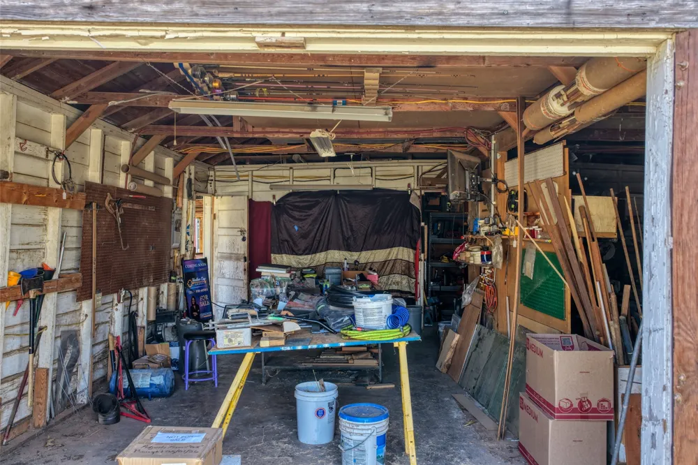200 E Crossmain Milford, TX 76670