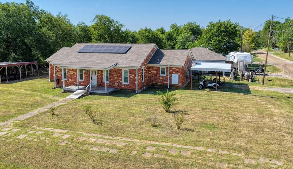 200 E Crossmain Milford, TX 76670