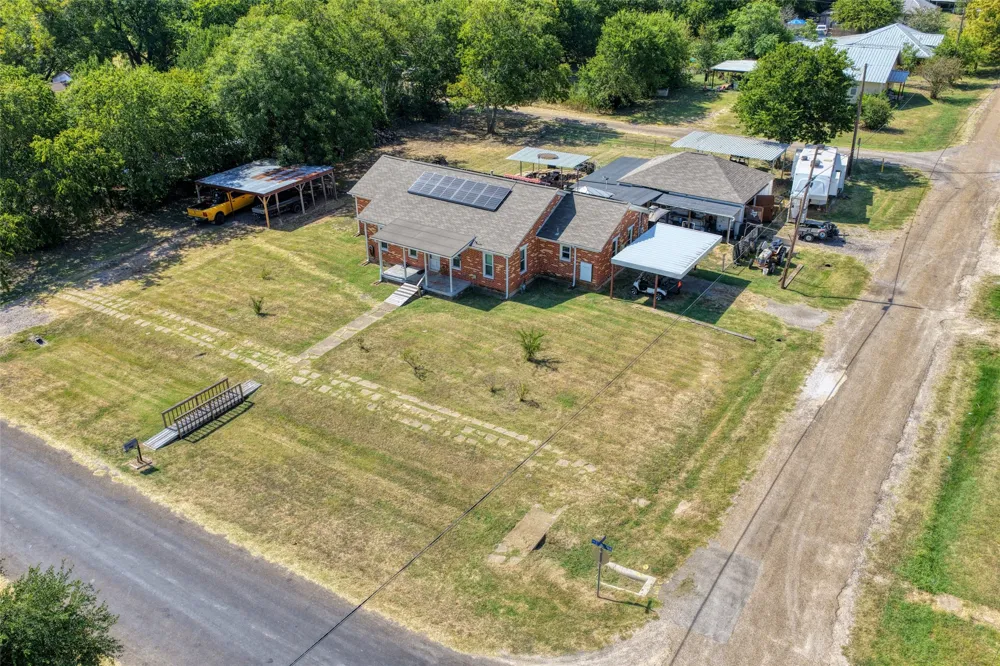 200 E Crossmain Milford, TX 76670