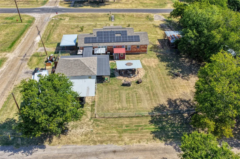 200 E Crossmain Milford, TX 76670