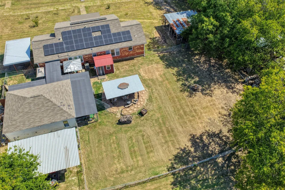 200 E Crossmain Milford, TX 76670
