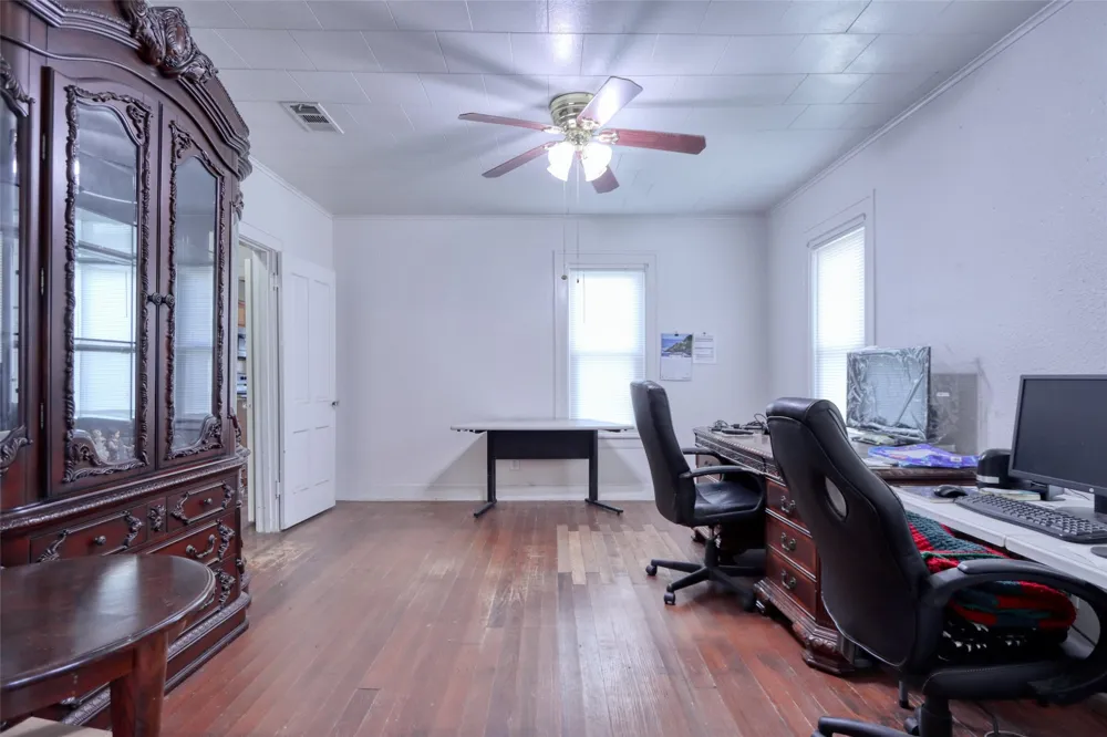 200 E Crossmain Milford, TX 76670