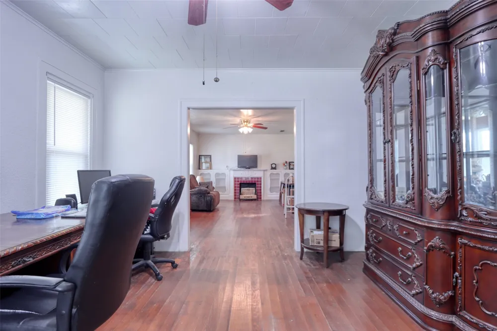 200 E Crossmain Milford, TX 76670