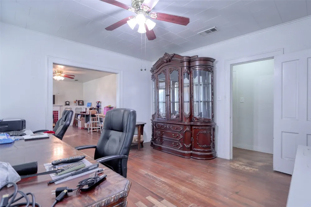200 E Crossmain Milford, TX 76670