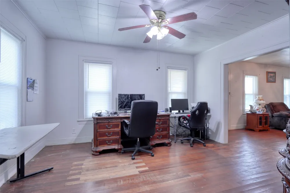 200 E Crossmain Milford, TX 76670