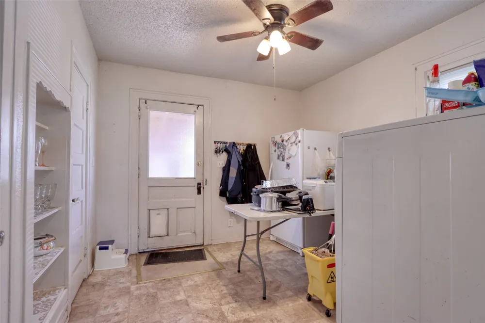 200 E Crossmain Milford, TX 76670