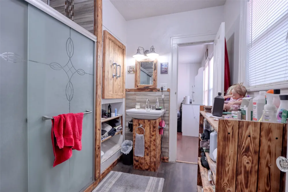 200 E Crossmain Milford, TX 76670