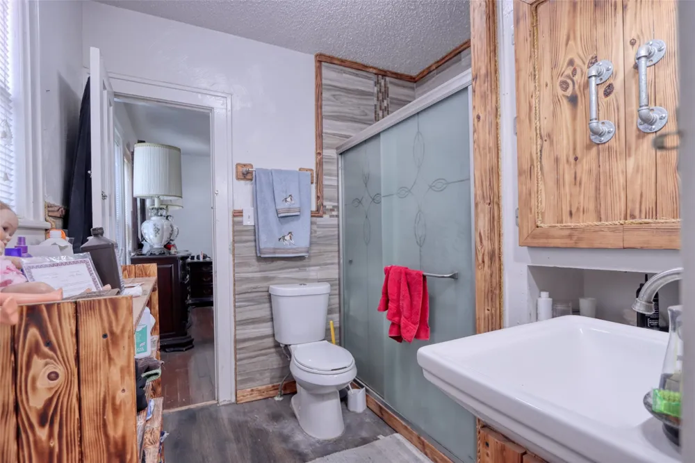 200 E Crossmain Milford, TX 76670