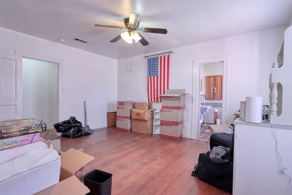 200 E Crossmain Milford, TX 76670