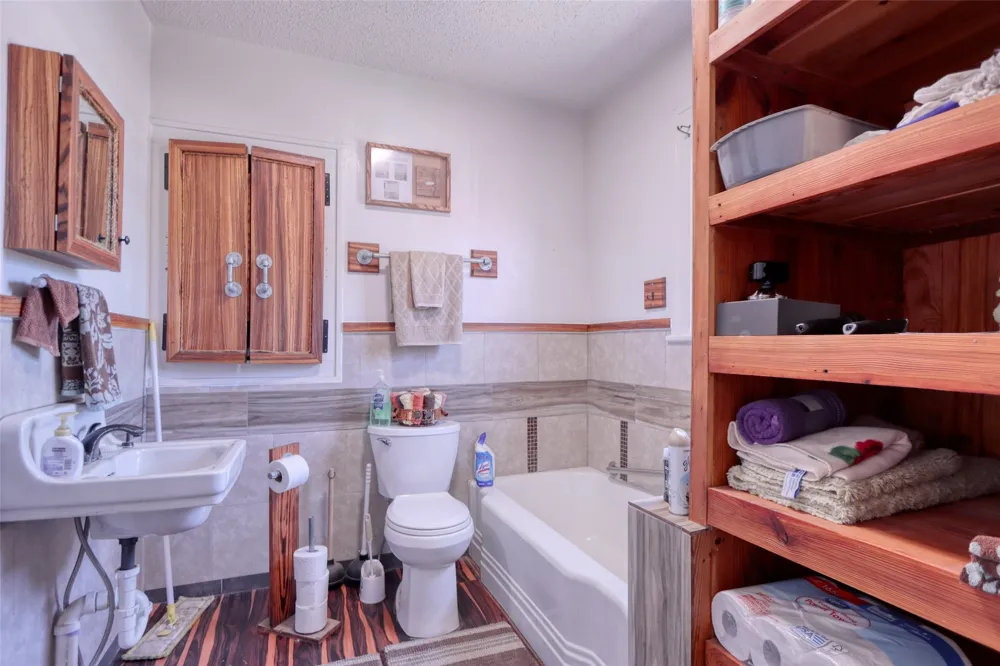 200 E Crossmain Milford, TX 76670