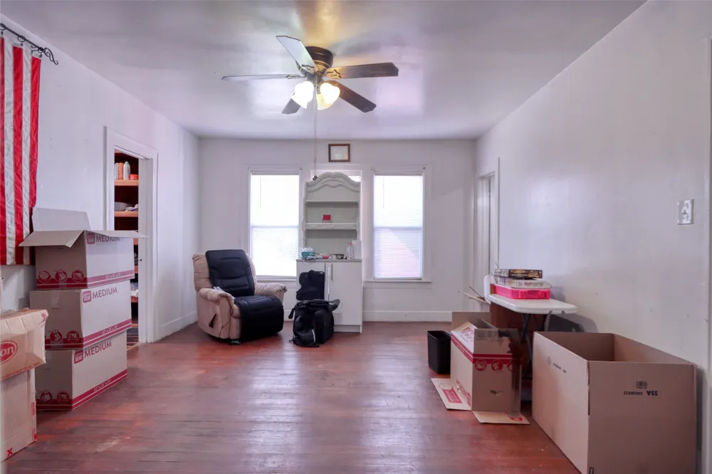 200 E Crossmain Milford, TX 76670