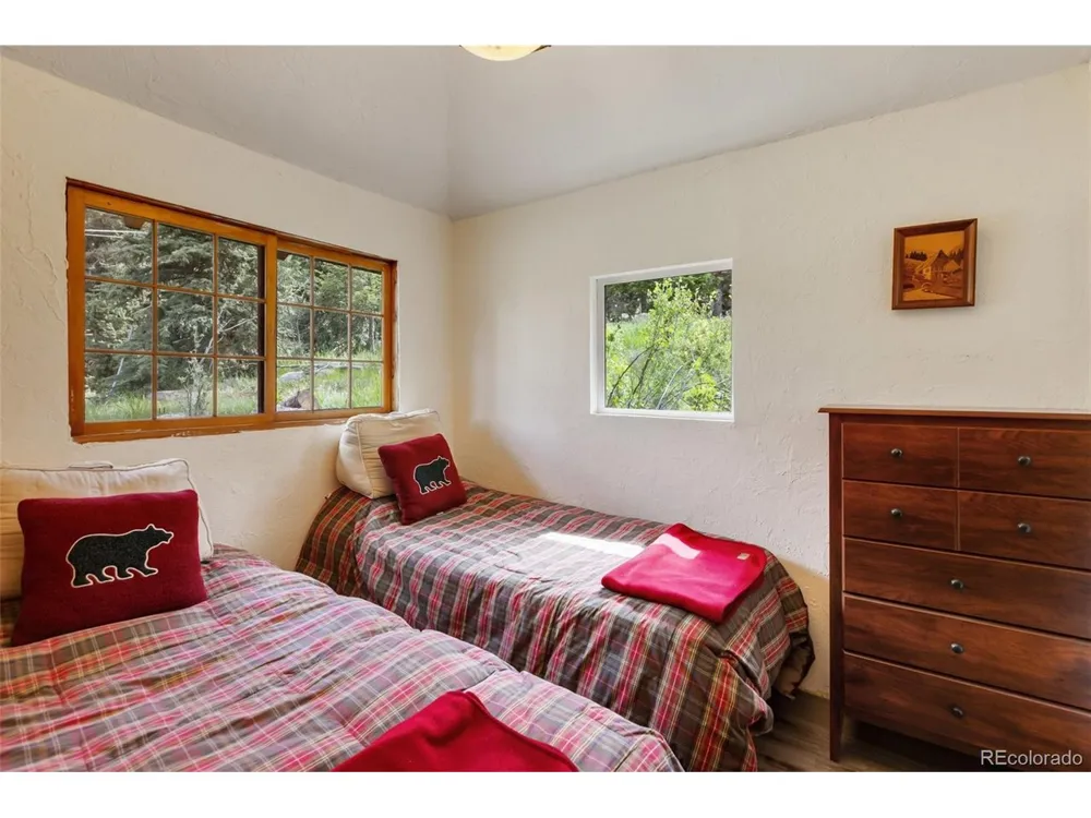 10416 Mountain Avenue Green Mountain Falls, CO 80819
