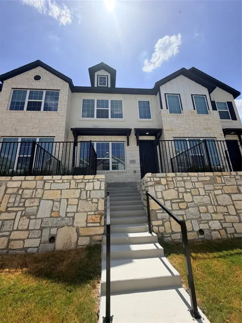 1211 Foxglove Street