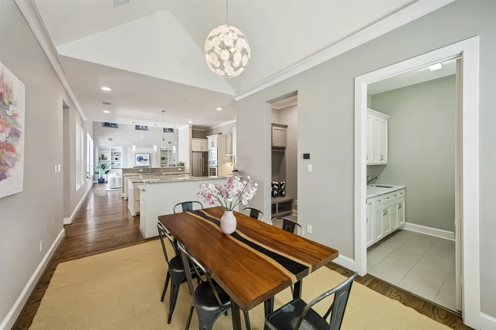 4618 Oakdale Street Bellaire, TX 77401