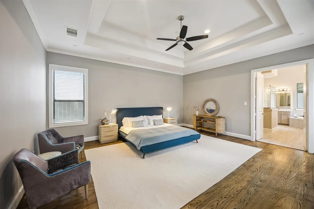 4618 Oakdale Street Bellaire, TX 77401
