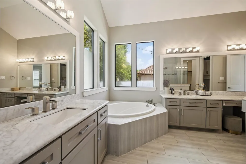 4618 Oakdale Street Bellaire, TX 77401