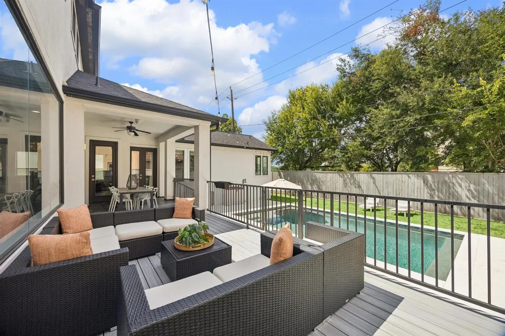 4618 Oakdale Street Bellaire, TX 77401