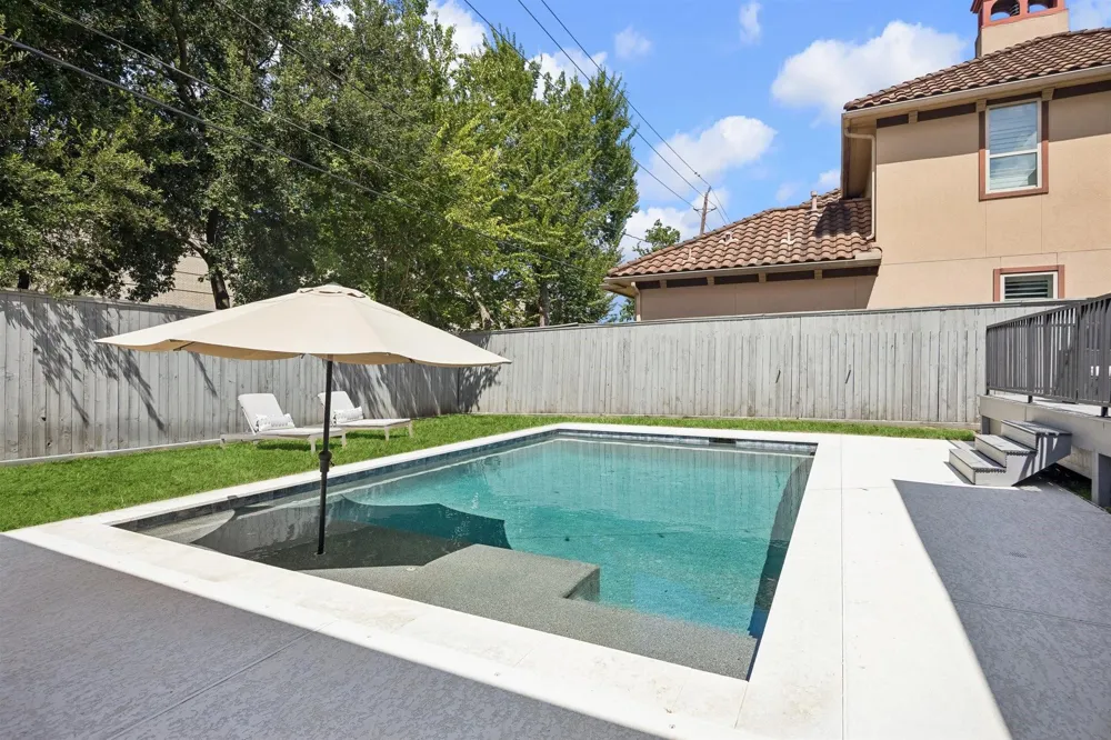 4618 Oakdale Street Bellaire, TX 77401