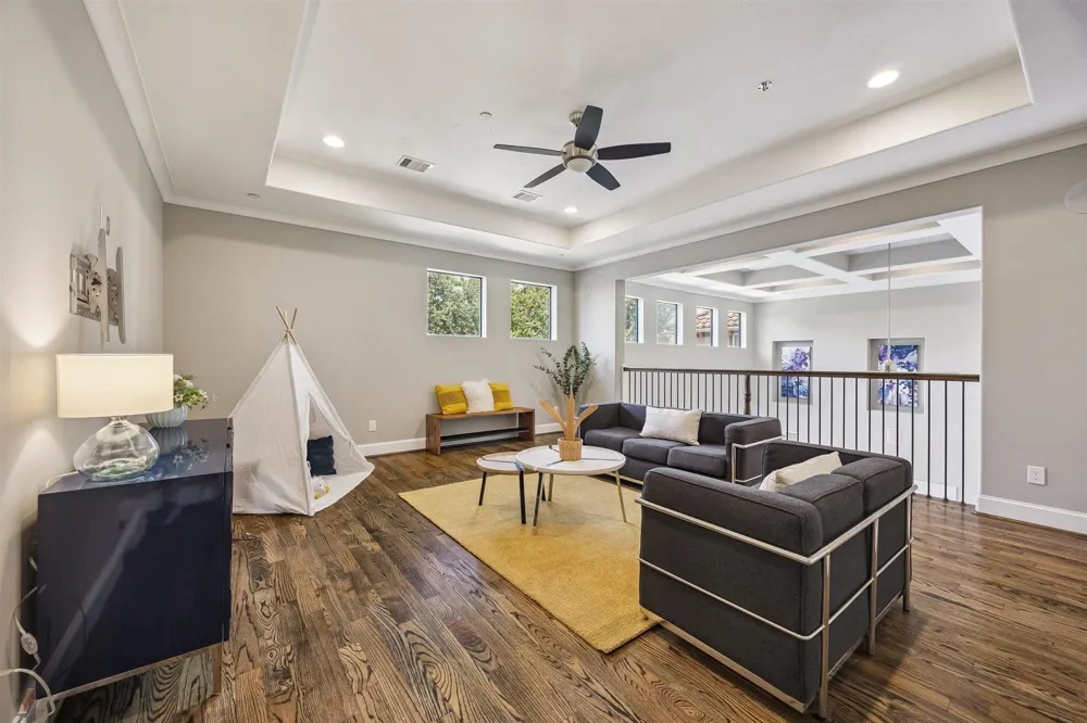 4618 Oakdale Street Bellaire, TX 77401