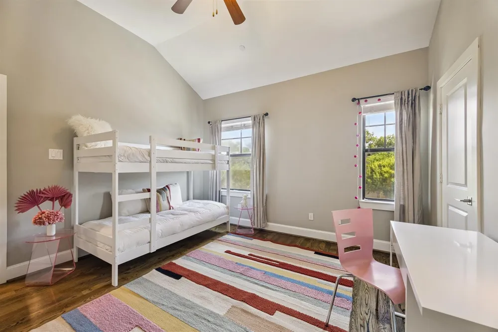 4618 Oakdale Street Bellaire, TX 77401