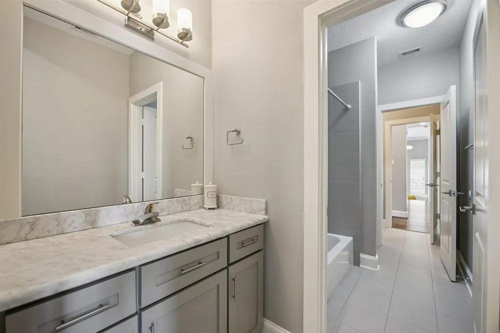 4618 Oakdale Street Bellaire, TX 77401