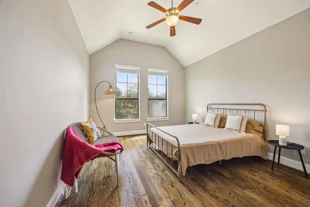 4618 Oakdale Street Bellaire, TX 77401