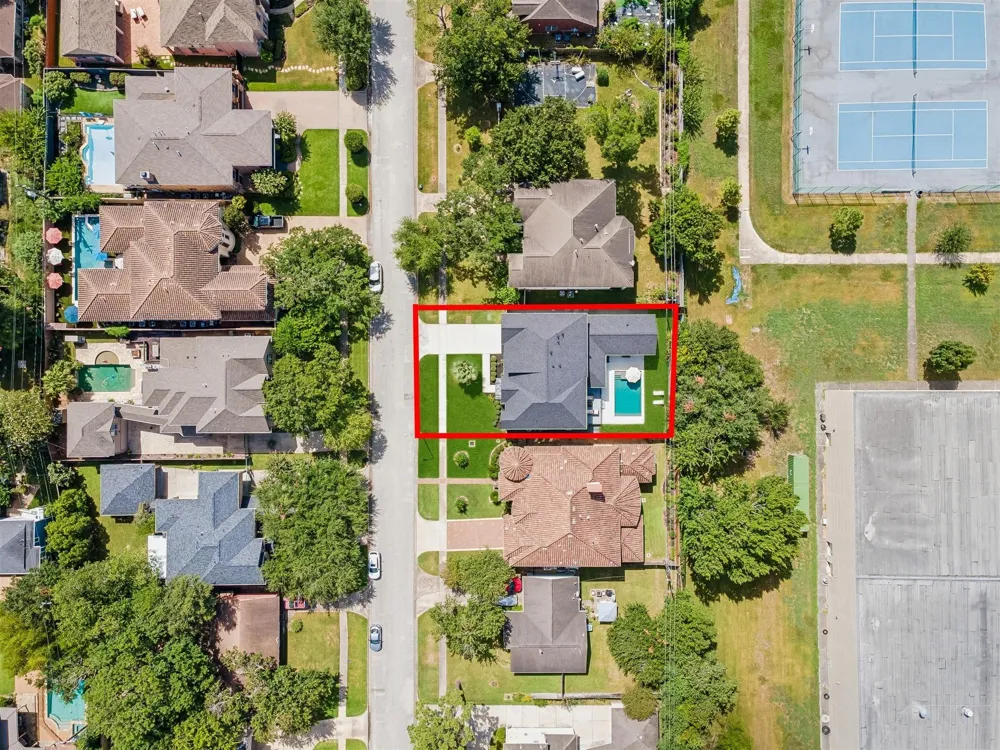 4618 Oakdale Street Bellaire, TX 77401