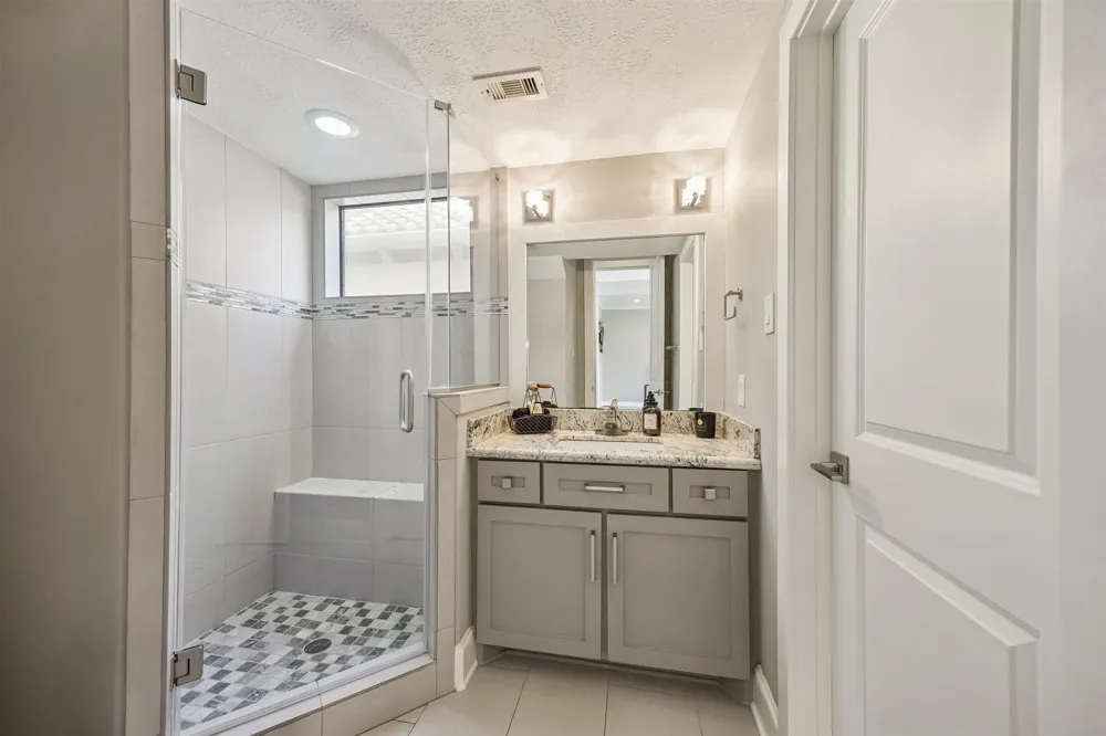 4618 Oakdale Street Bellaire, TX 77401
