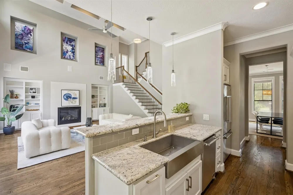 4618 Oakdale Street Bellaire, TX 77401