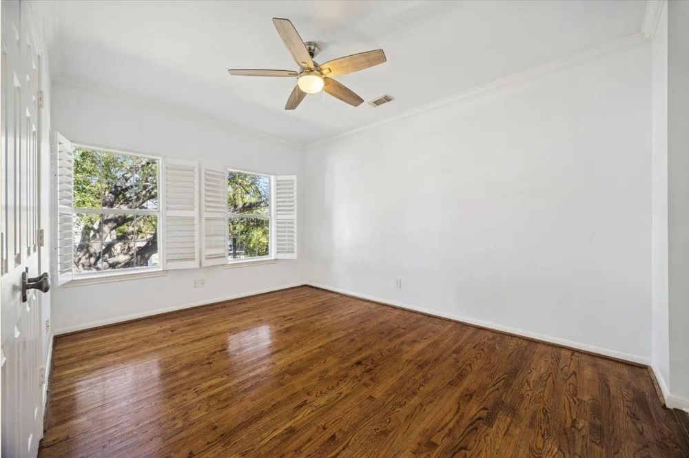 4601 Mimosa Drive Bellaire, TX 77401