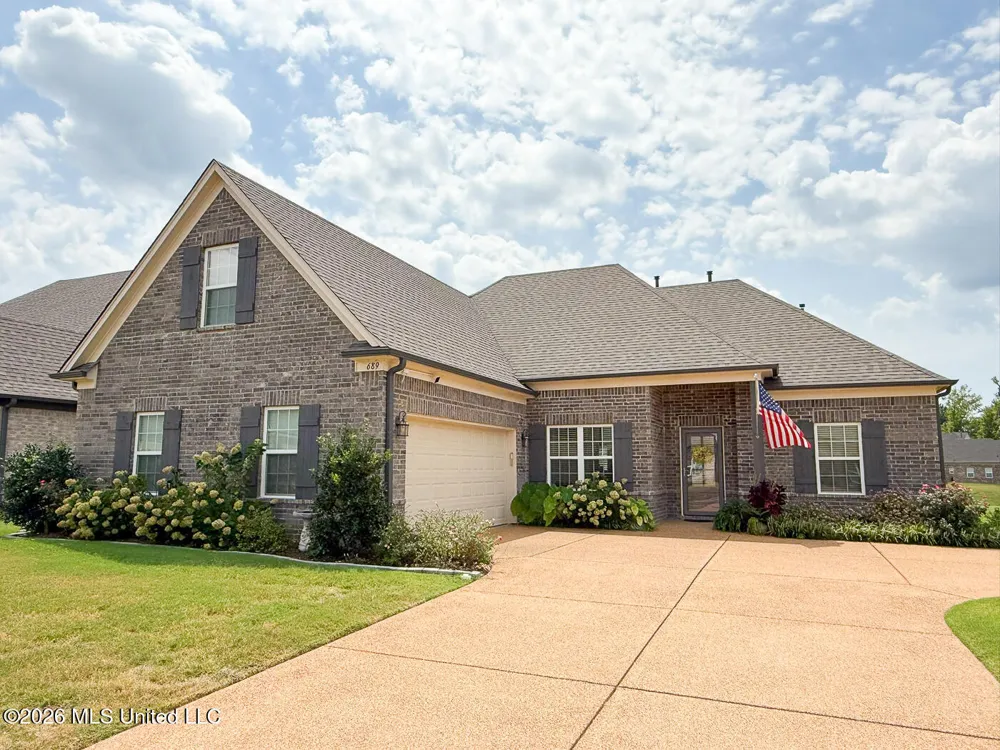 689 Holiday Cove Hernando, MS 38632