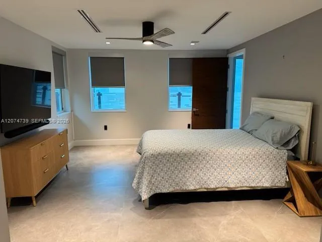 305 Oak St Hollywood, FL 33019