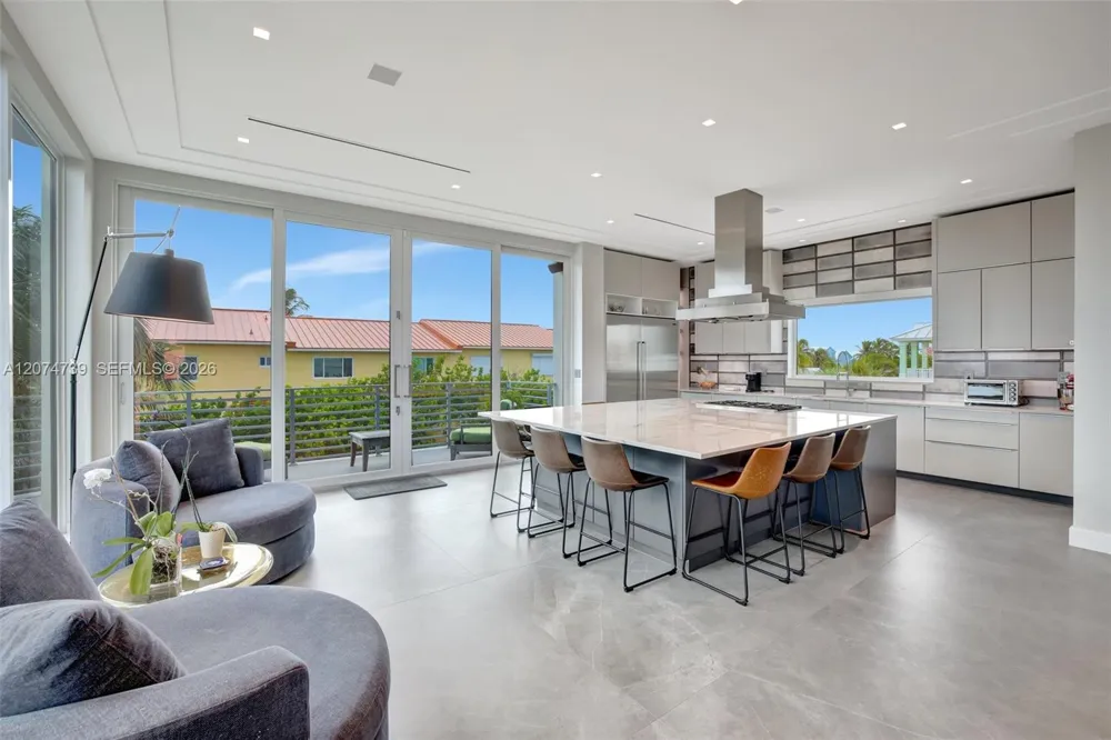 305 Oak St Hollywood, FL 33019