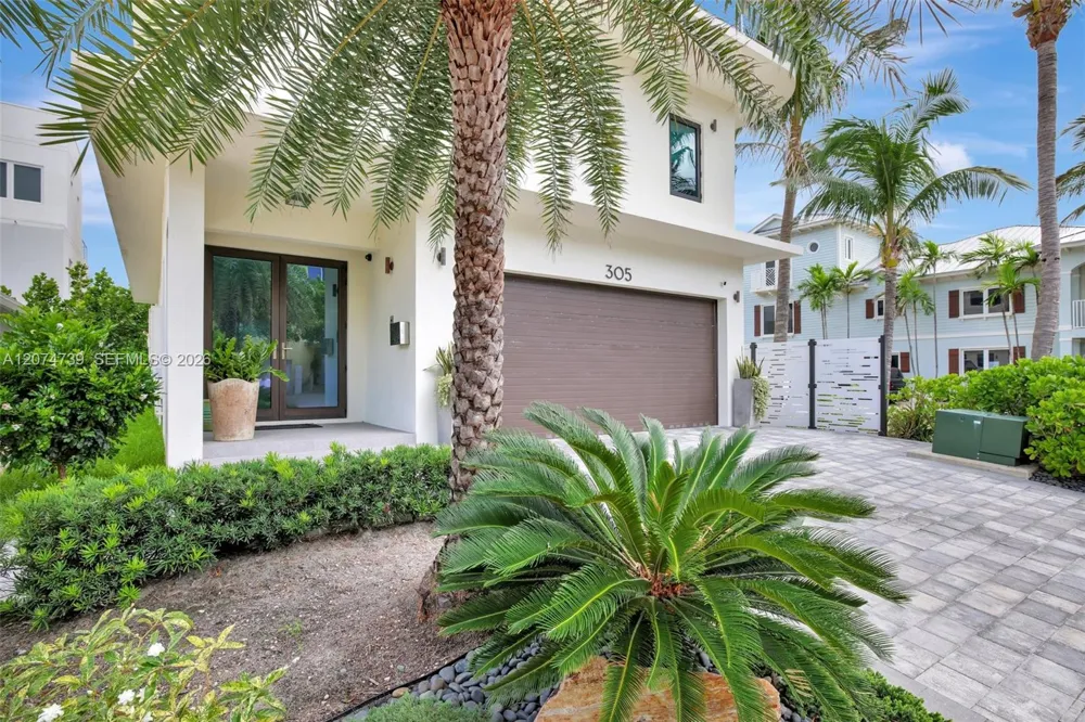 305 Oak St Hollywood, FL 33019