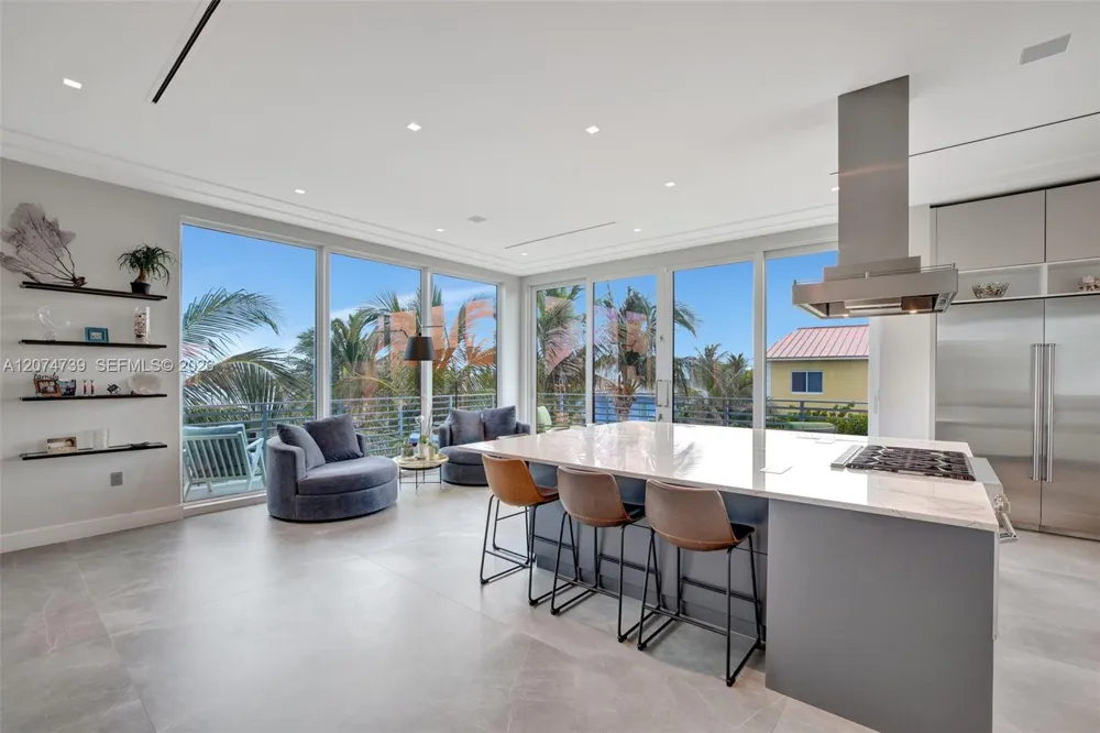 305 Oak St Hollywood, FL 33019