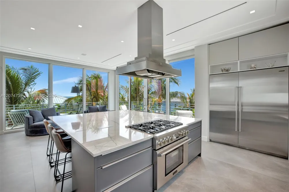 305 Oak St Hollywood, FL 33019