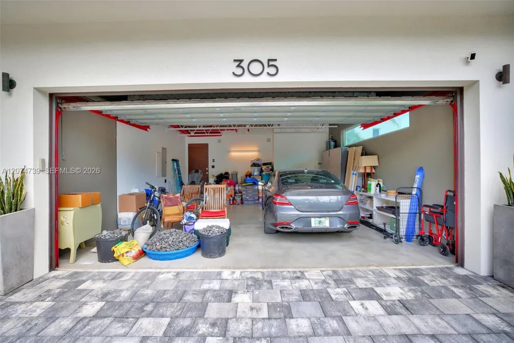 305 Oak St Hollywood, FL 33019