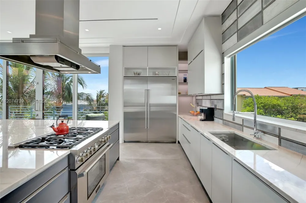 305 Oak St Hollywood, FL 33019