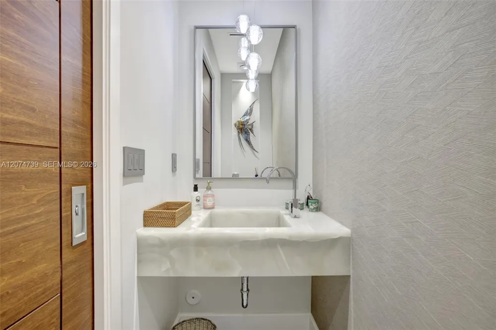 305 Oak St Hollywood, FL 33019