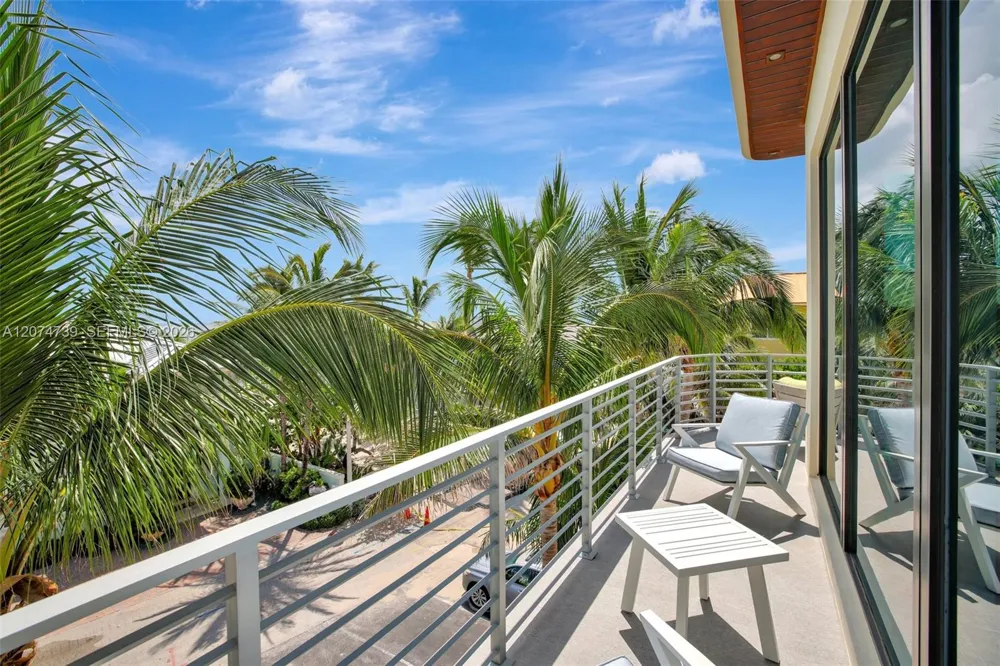 305 Oak St Hollywood, FL 33019