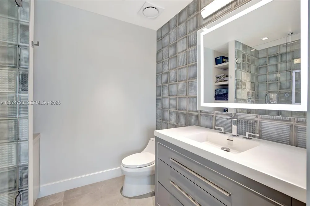 305 Oak St Hollywood, FL 33019