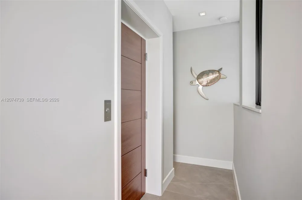 305 Oak St Hollywood, FL 33019