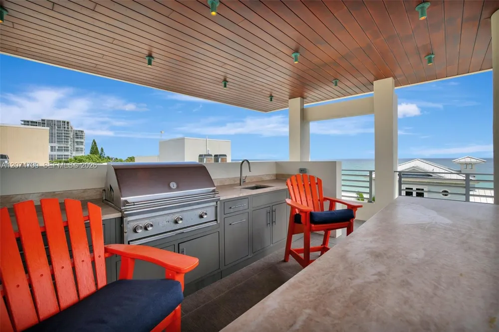 305 Oak St Hollywood, FL 33019